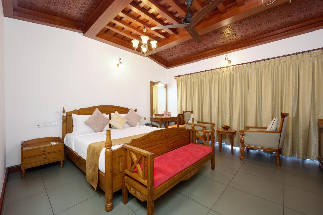 Gokulam Grand Resort & Spa, Kumarakom Exterior foto